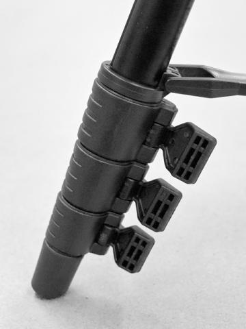 ロックを解除した状態、回転ロック式よりも素早くセットできます。