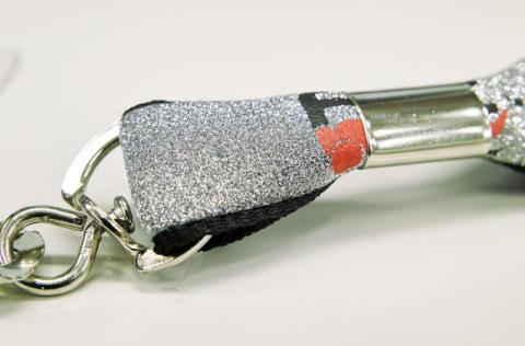 根元のカシメ部分。