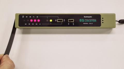 付属のテストピースを近付けると反応あり!! ※ただし、これは近過ぎw