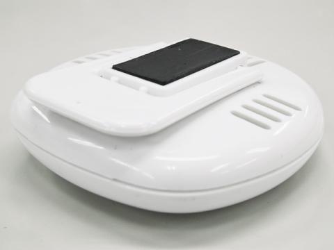 裏面にマグネット(弱)が付いてます。