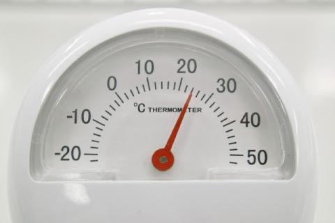 シンプルで見やすい文字盤