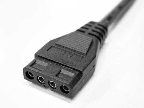 こちらは4pin電源コネクタ