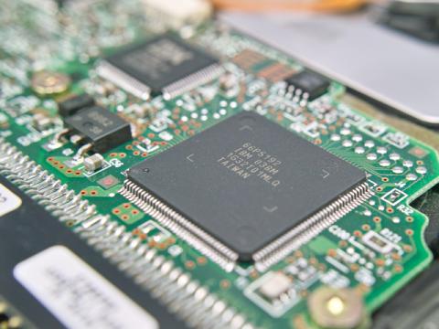 基板がむき出しなので単体で使うのはちょっと危険な気がします。。。