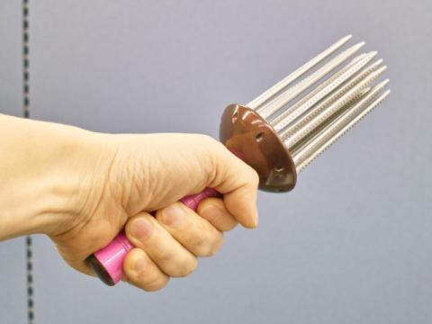 こんな感じに持つのでしょうか?(力み過ぎw)