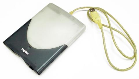 スケルトンなケーブルの黄ばみが...