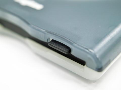 機械式のイジェクトボタン、読み書き中でもイジェクトできます!w