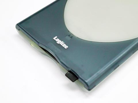 分かり辛いですが、アクセスランプが点灯しています。