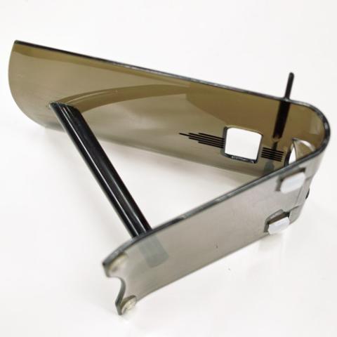 ピンボケですが、丸い滑り止めを2ヶ追加しています