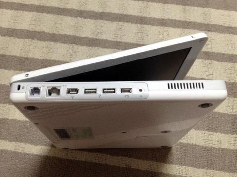 入出力系が集中した左側面