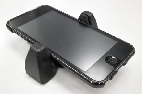iPod touch 5thを挟んだ状態