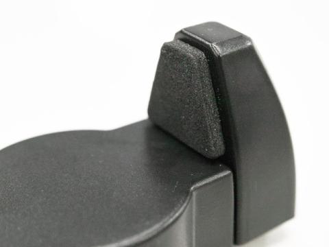 ホールド部分のクッション材がアイテム情報の写真と違っています(仕様変更?)