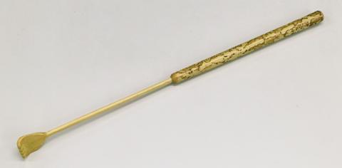 伸びる部分はかなり細いので折らないように気をつけて伸ばします。