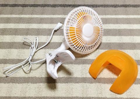 本体と台座(右)...はじめは何コレ?と思いましたw