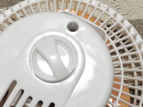 背面側にスイッチがぁ...