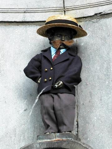 よく見たらこんな姿に...悪戯としか思えないコスチュームでした。。。