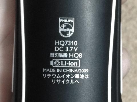 ボディ表面にシボ加工が施されているため安っぽさは感じられません。