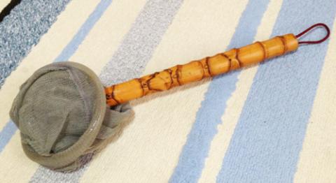 縮めた状態。どうやら丸まり癖が付いた模様w