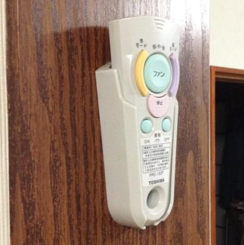 邪魔にならないよう、わざと高めの位置(FLから1.8mくらい)に設置