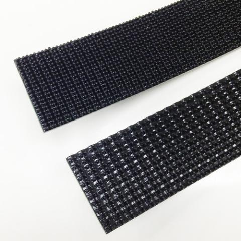 手前がフック面、奥がループ面相当となります。