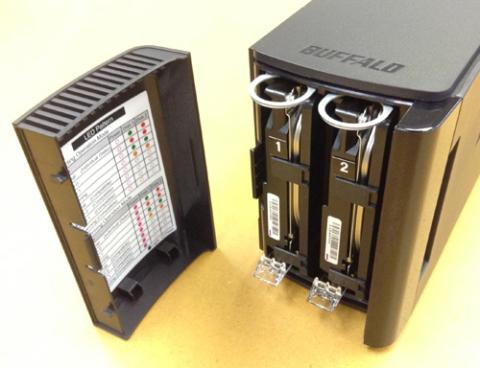 中には1TBのHDDが二台入っています。