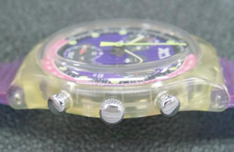 ちなみにプッシュボタンとリューズは金属製です。