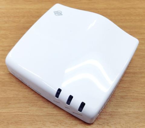 W70×D60×H30mm程度のコンパクトサイズで、ヌルっとした感じです。