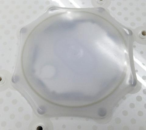 板の真ん中にLEDが仕込んであり、放射状に光ります。