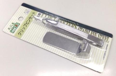 ピンセットと専用台のセットです。