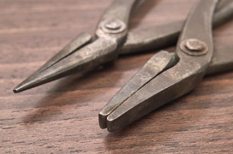 先平(右)と先丸(左)、用途によって使い分けます。