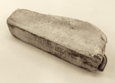 底部は真っ黒です。セーム革なので洗えそうな気もしますが...