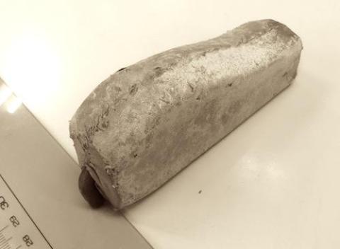 突起部は定規を押さえたりするのに役立ちます。