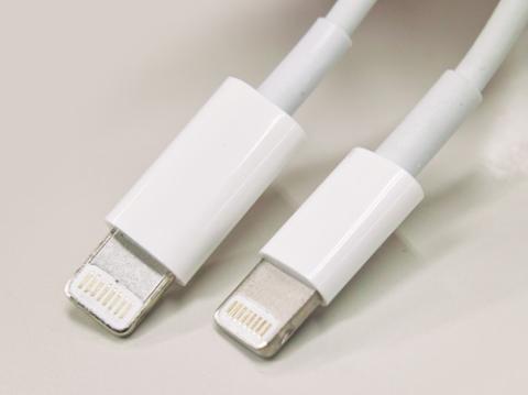 左が本製品で右が純正品