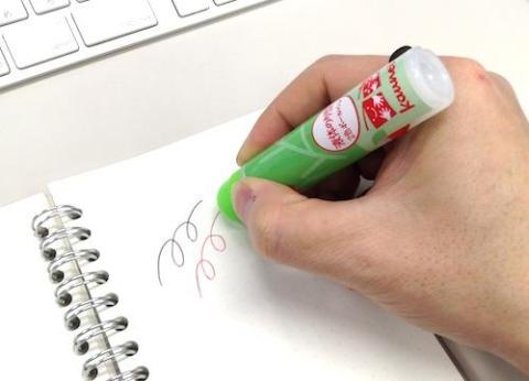 書き味は良好〜。だけど、この角度からでもペン先が見えない…