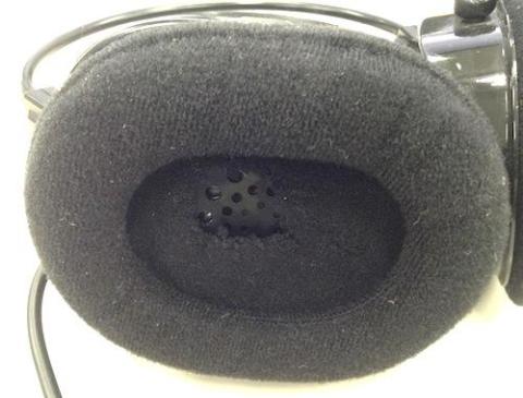 スポンジが劣化してポロポロと崩れます。