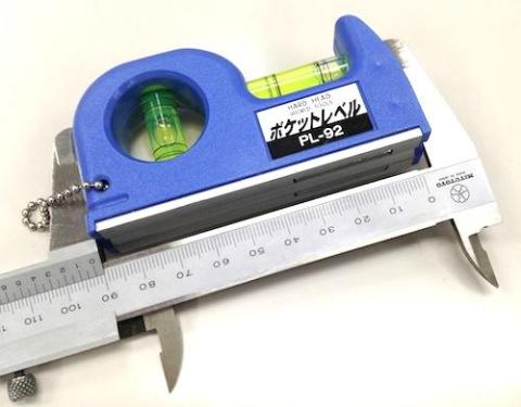 コンパクトサイズ: W92×H50×D20mm(クリップ除く)