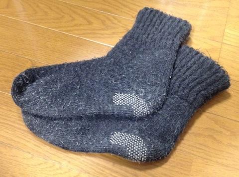 ちなみにこちらは従来の「あったか靴下」かなりボロボロです...