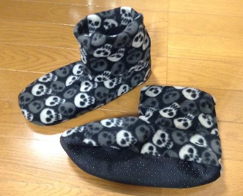 ドクロ(スカル・しゃれこうべ)柄が印象的です。