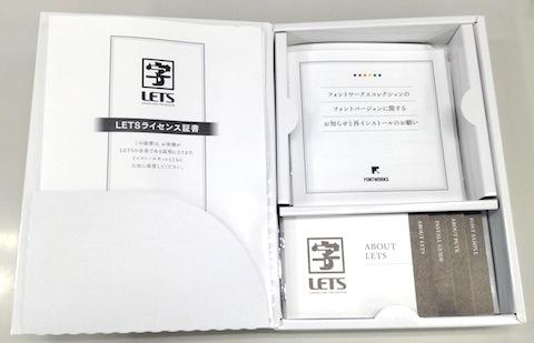 ライセンス証書とDVD、説明書類がコンパクトに収まっています。