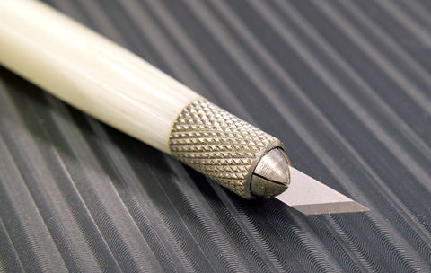 D型刃のカッターナイフの刃も使用可能です。