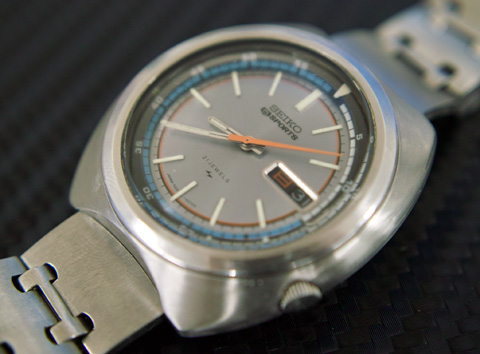 レトロ感はありますが今でも十分イケる形です(私的に...)