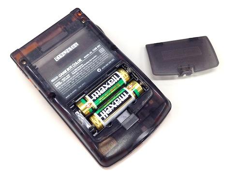 単三乾電池2個で動きます。