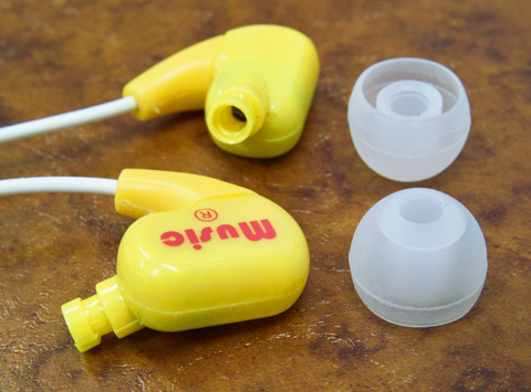 イヤーピースを外すとこんな感じ。実は片方だけ耳垢ガードが欠落...orz