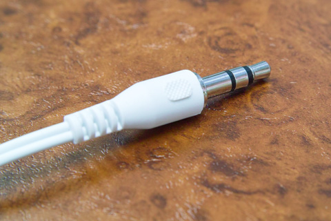 プラグは特に特徴のないクロムメッキ仕様