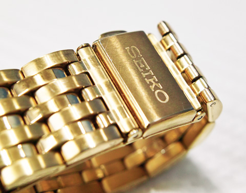 バックル部分も勿論ゴールド