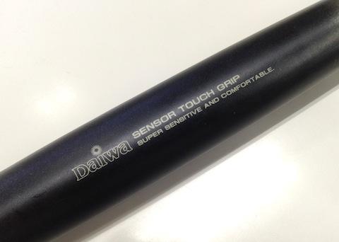 握りやすく滑りにくい表面加工が施されています。