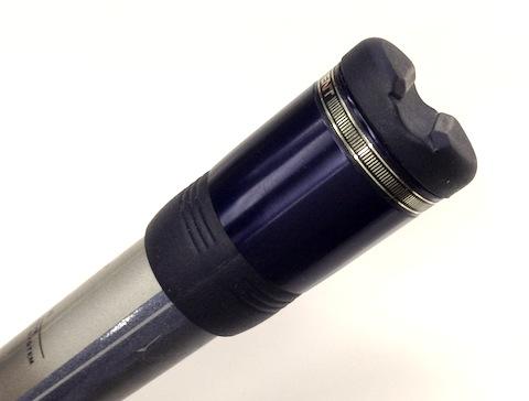 キャップと元栓部分には溝があって、簡易的に仕掛けを巻けるようになっています。