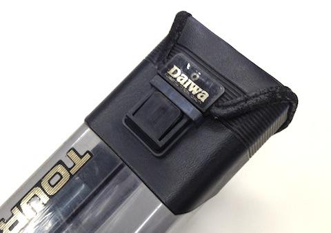 しっかりとした作りの専用ケースのフタ部分