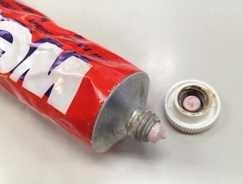 ピンク色の歯磨きみたいな感じです。