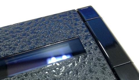 凹部はツヤあり、凸部は艶消しというテクスチャーのシートです。