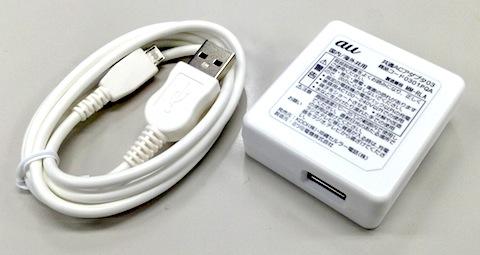 それでいて、付属品は白という不思議な組み合わせ。。。